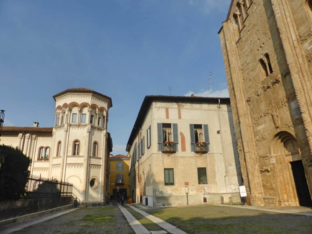alt="Viaggio nell'Oltrepo' Pavese tra storia, sapori e colori"