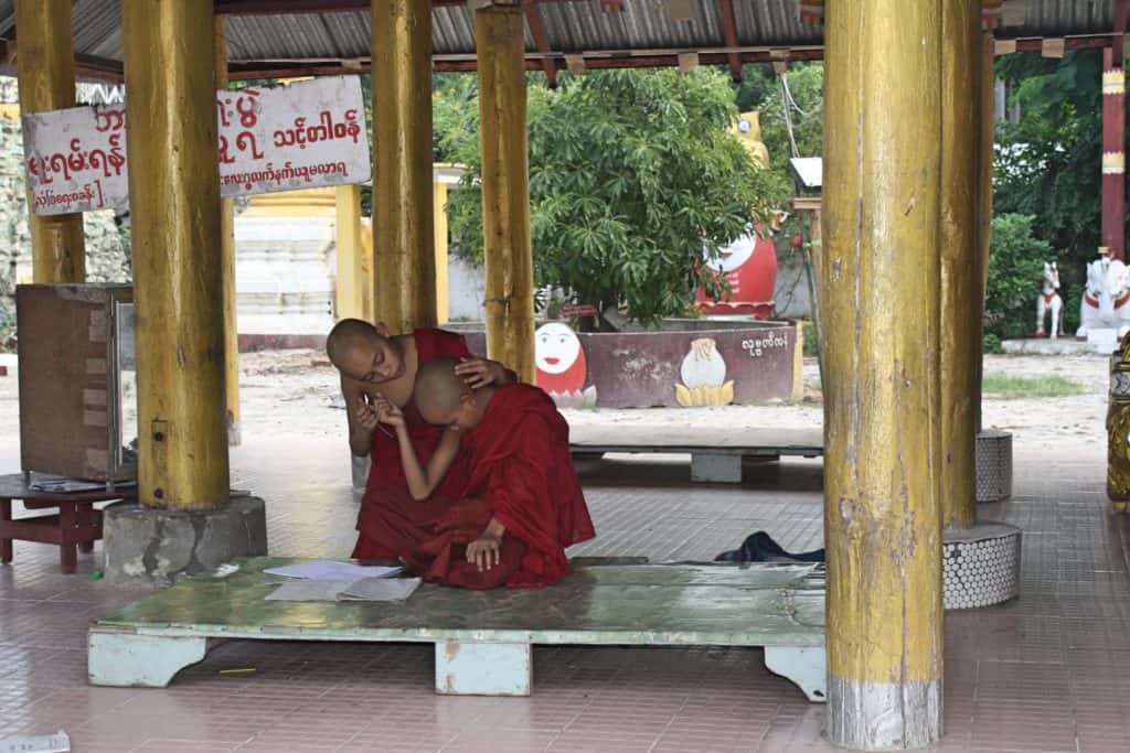 alt="La Birmania dei monaci buddhisti"