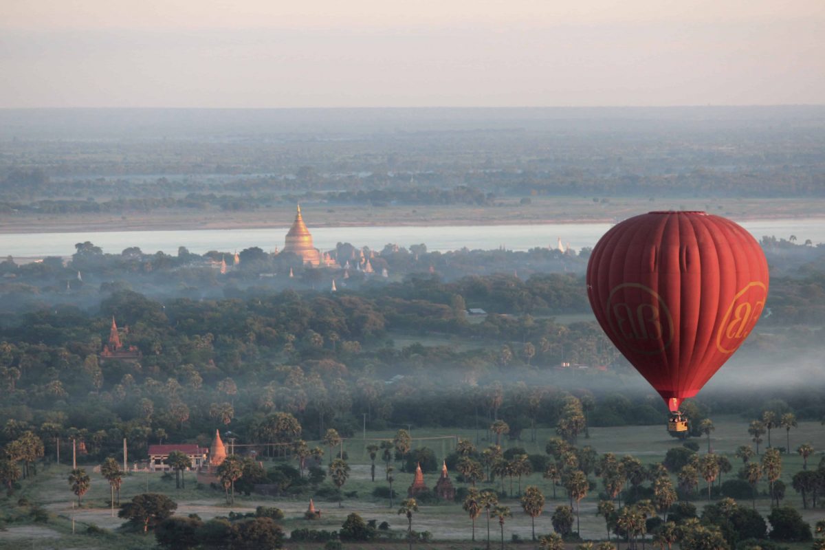alt="Volo in mongolfiera su Bagan (Pixabay)"