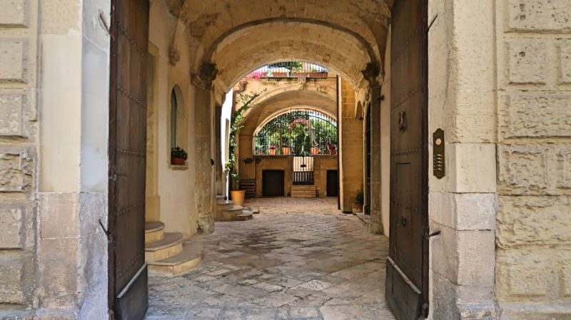alt="Lecce in un giorno: cosa vedere nella Signora del Barocco"