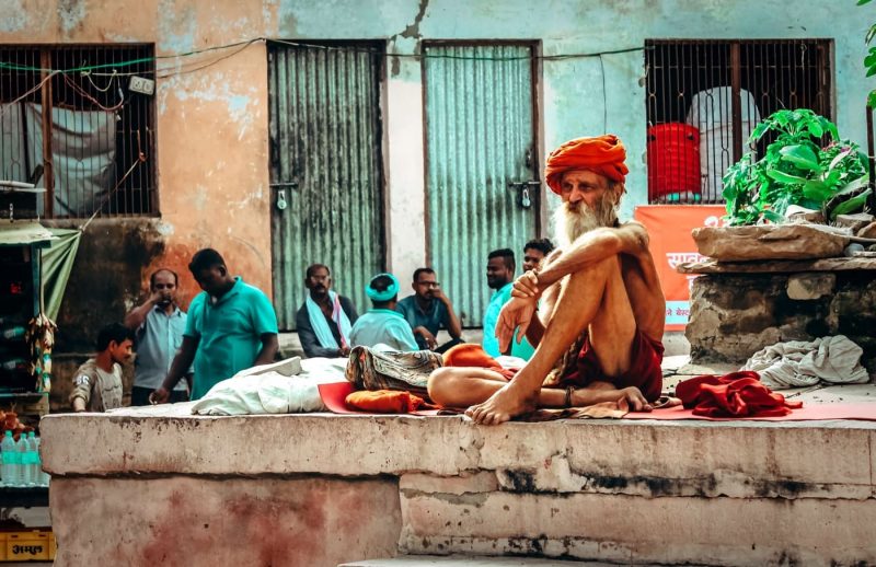 alt="Santone induista a Varanasi - PhotoCredits by @Tiago Rosado"