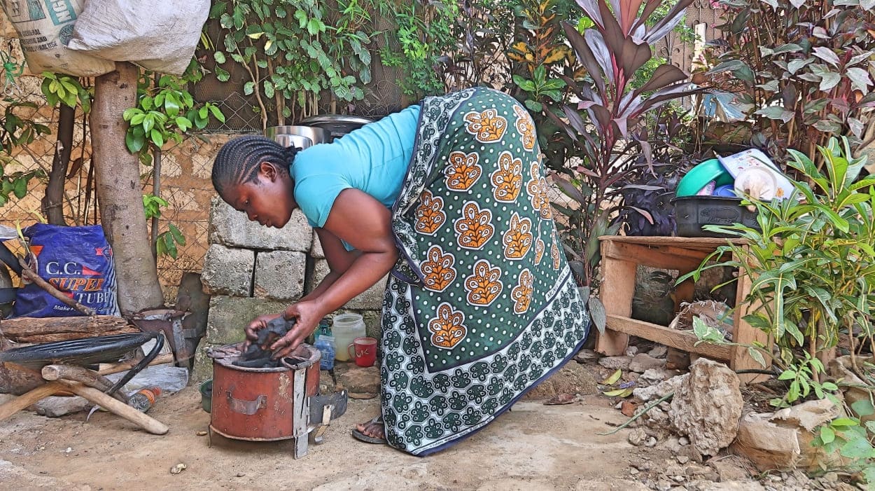 alt="Frammenti di vita quotidiana in Kenya"