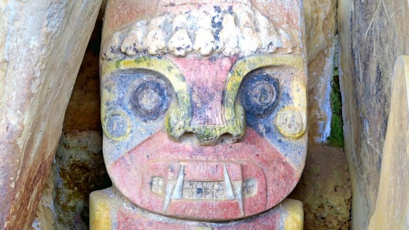 alt="Statua del Parco Archeologico San Agustin"