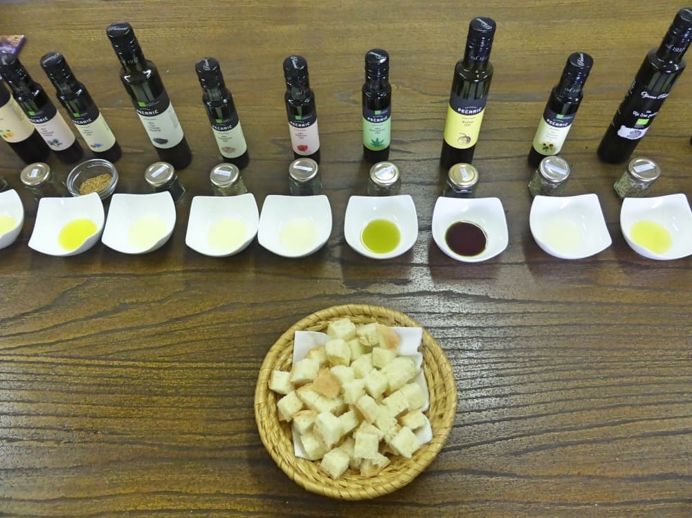 alt="Gli oli aromatici di Oljarna Pečarič"