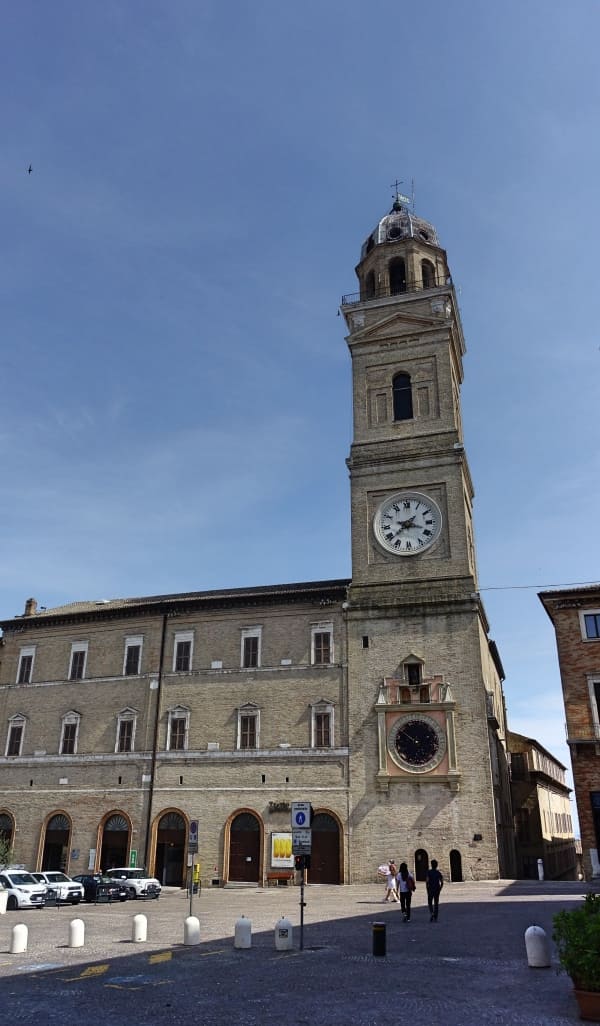 Torre Civica e Orologio Astronomico a Macerata
