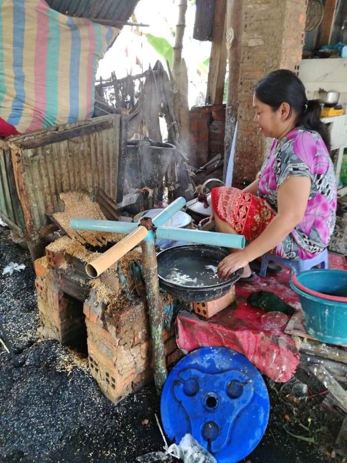 Produzione carta di riso nei dintorni di Battambang