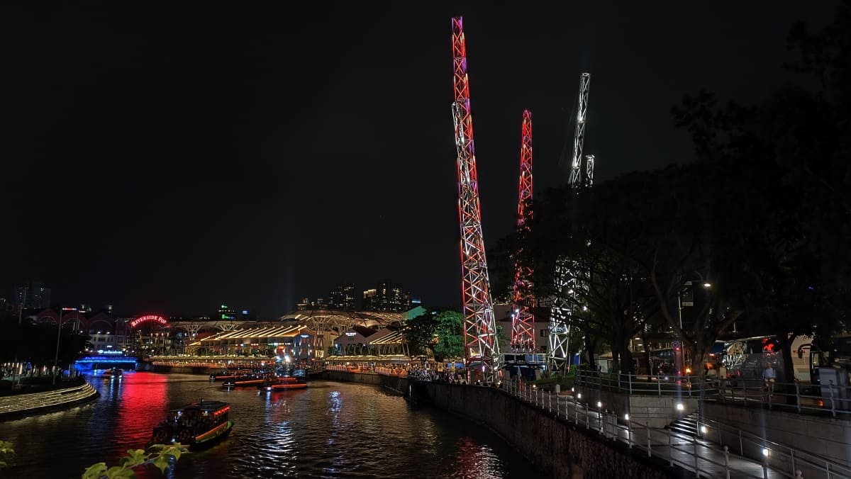 Quays a Singapore di notte