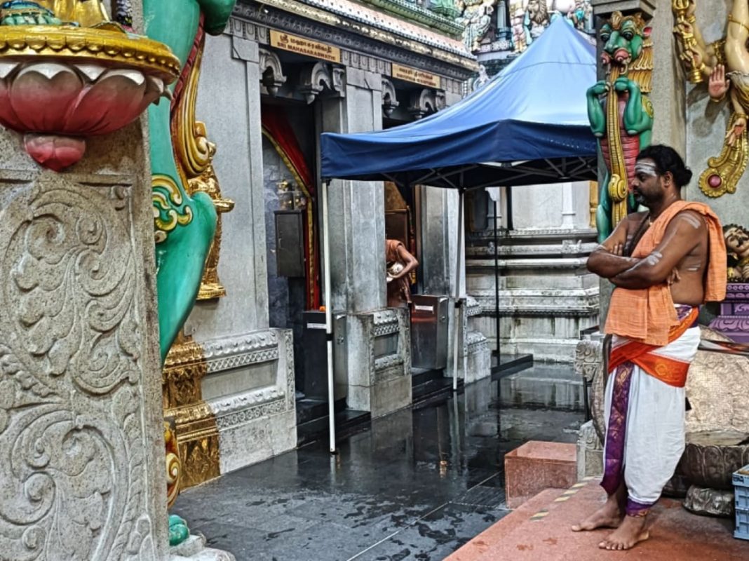 In attesa della puja al Sri Veeramakaliammam Temple