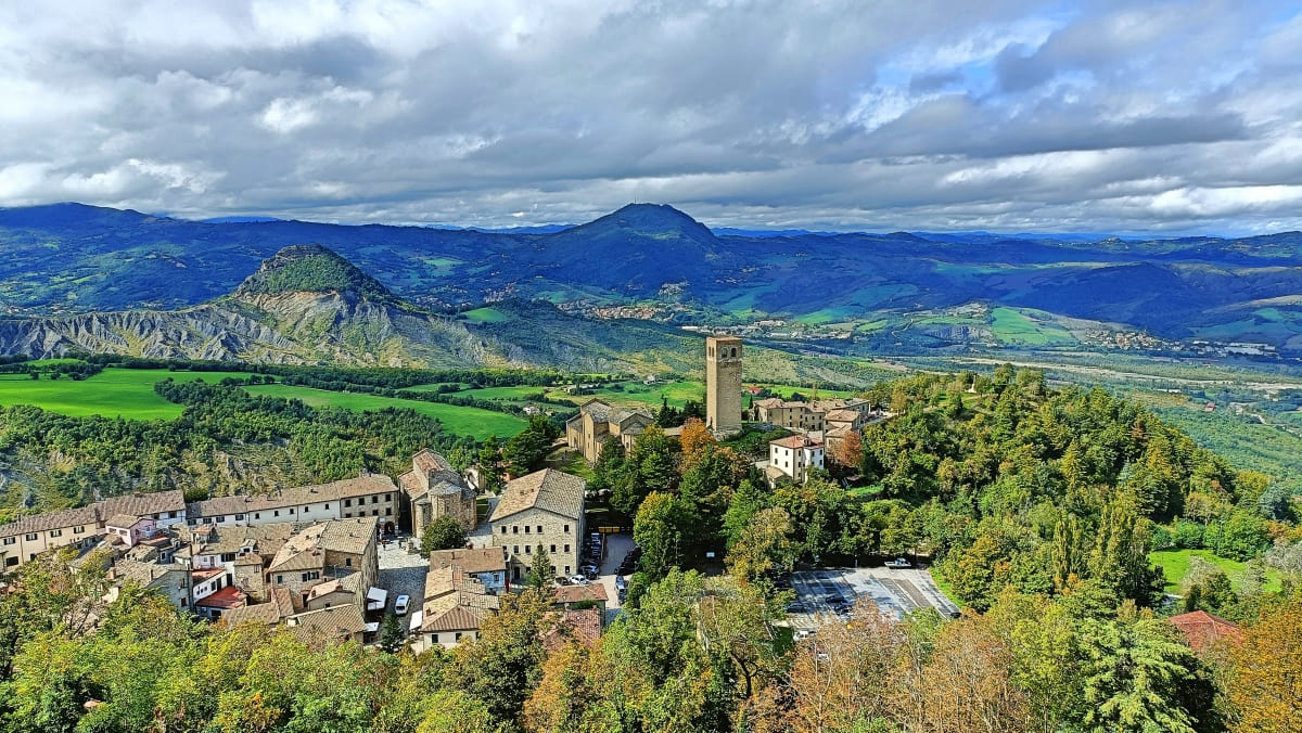 Vista panoramica del borgo di San Leo