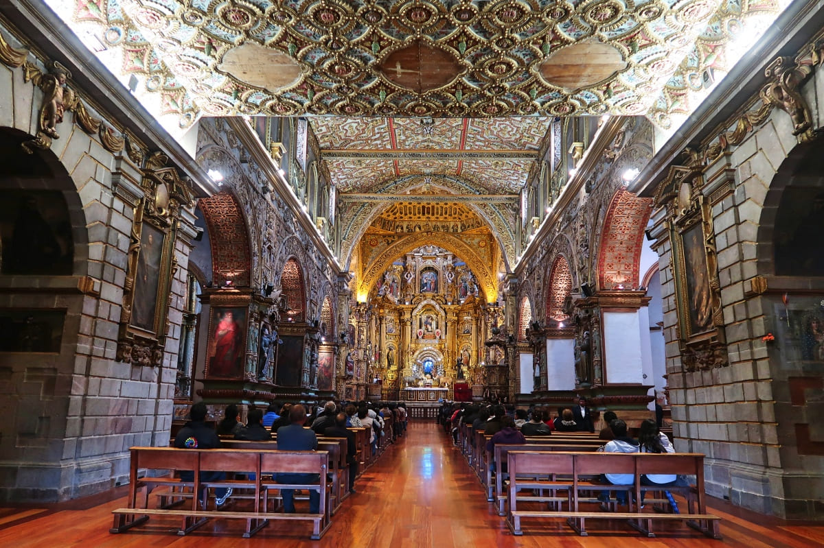Interno dell'Iglesia de San Francisco, da vedere a Quito