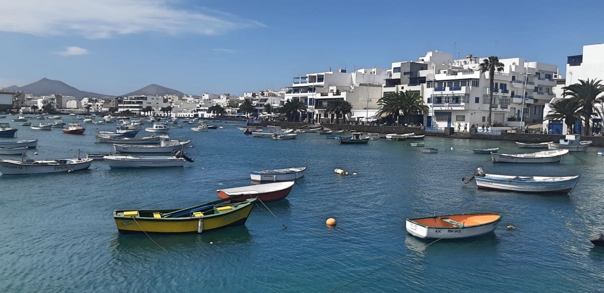 baia con barche ad Arrecife