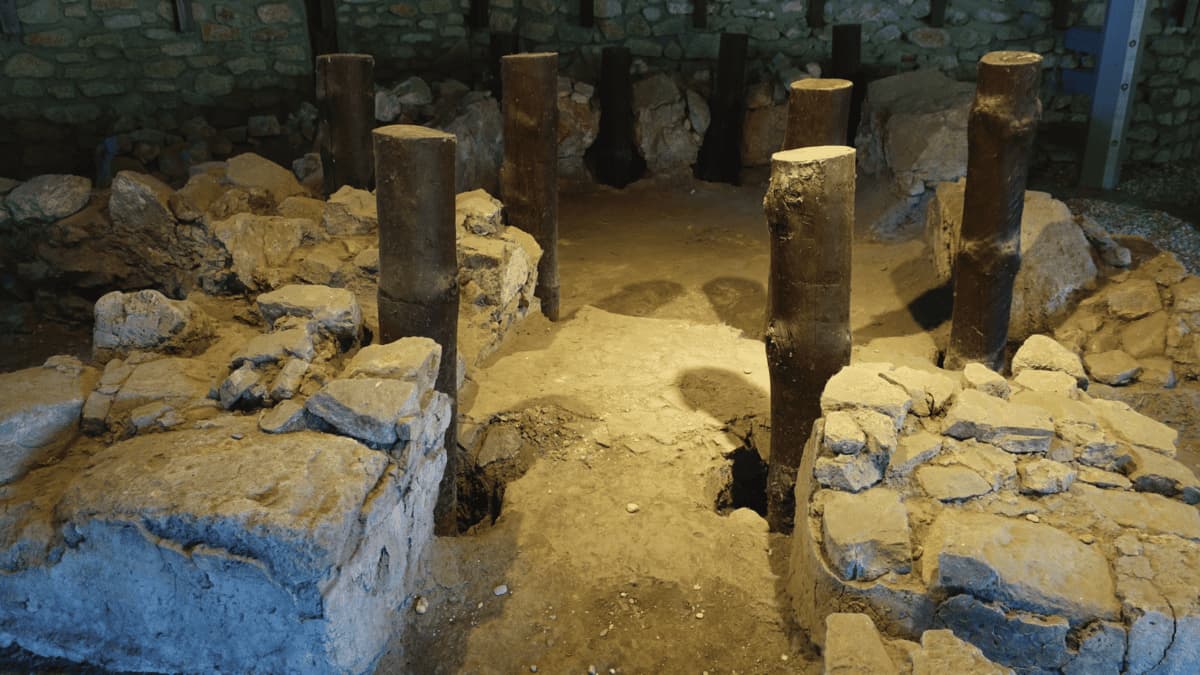 antiche rovine interne al castello